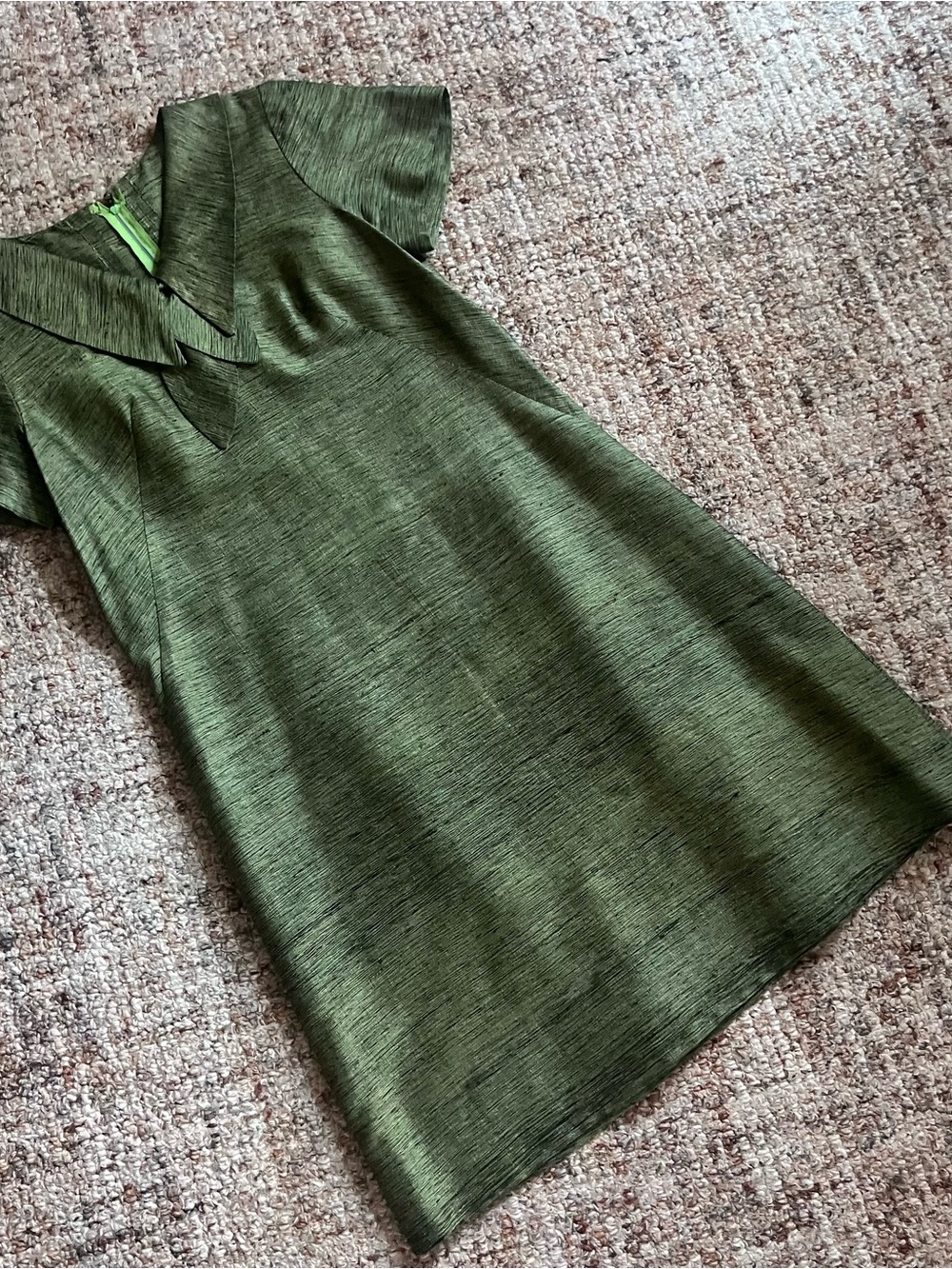 Elegant Green Short-Sleeve Mod Dress with Notched Collar